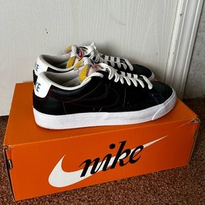 Nike- Low Top Blazzer 77s ( Multicolor Stitch)